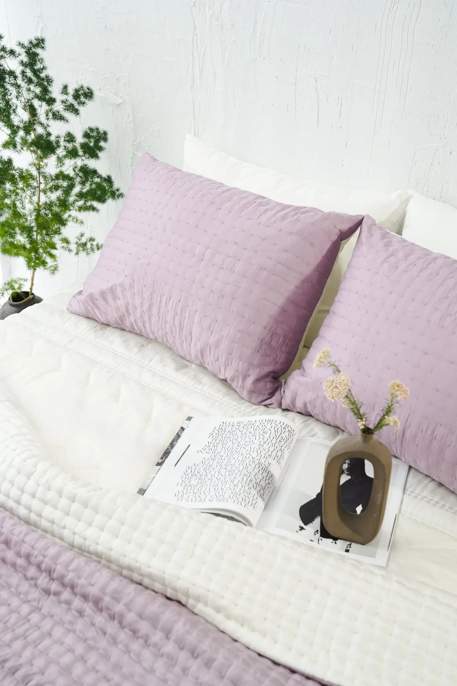 Ivory and Lavender Reversable Mulberry Silk Quilt King - Image 3