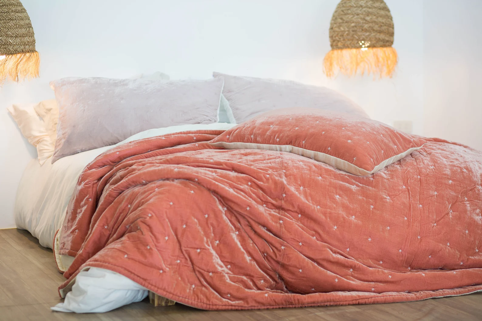 Peach and Cream Reversable Mulberry Silk and Velvet Quilt King