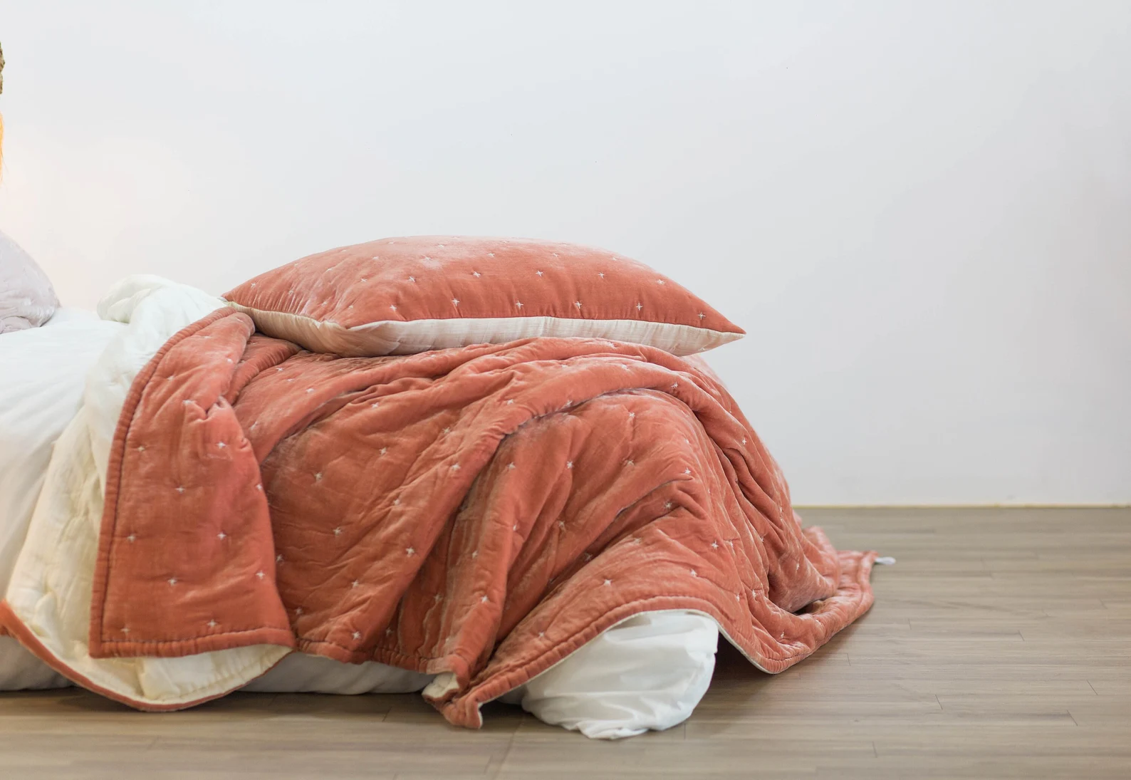 Peach and Cream Reversable Mulberry Silk and Velvet Quilt King - Image 3