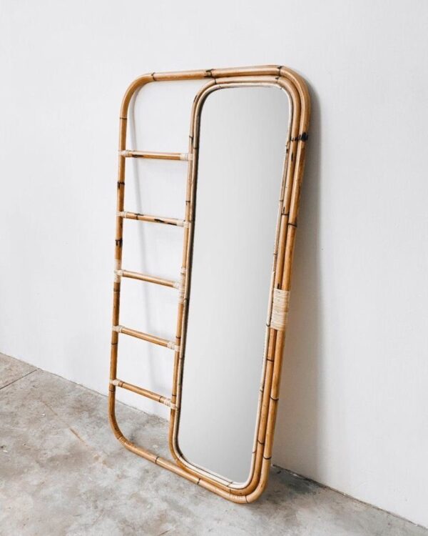 A bamboo mirror.